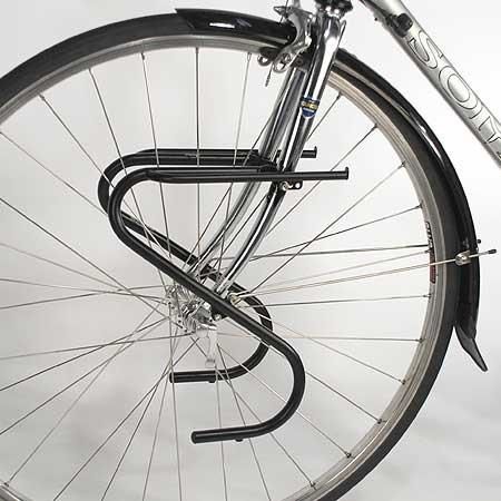 bicycle lowrider front rack Axiom Journey Suspension & Disc (Black) riding front rack compatible with a wide range of designs including bikes with suspension forks and/or disc brakes Front lowrider rack slight angle